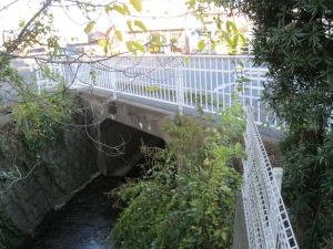 構造物の写真”width=