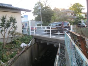 構造物の写真”width=